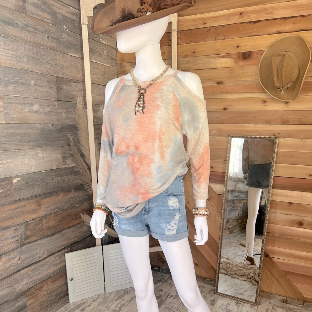 Cold Shoulder Short Sleeve Tie Dye Top in coral and gray!